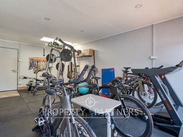 Hermosa casa ubicada en condominio con seguridad 24/7! Peñalolén