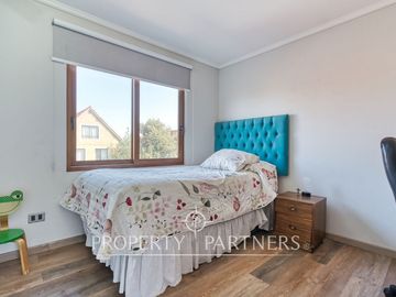 Hermosa casa ubicada en condominio con seguridad 24/7! Peñalolén