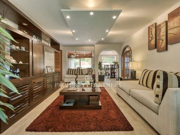 Venta de remodela y amplia casa en Club de Campo Norte , Peñalolén
