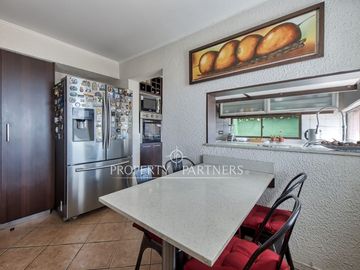 Venta de remodela y amplia casa en Club de Campo Norte , Peñalolén