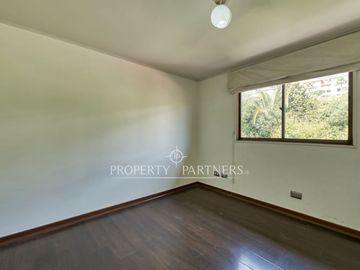 Venta de remodela y amplia casa en Club de Campo Norte , Peñalolén