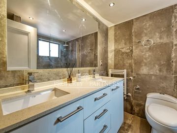 Venta de remodela y amplia casa en Club de Campo Norte , Peñalolén