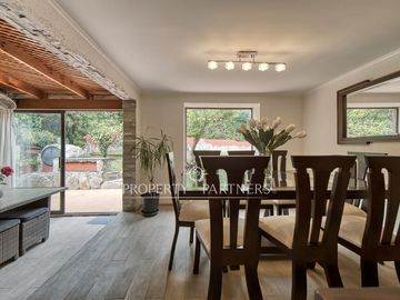 Venta de remodela y amplia casa en Club de Campo Norte , Peñalolén
