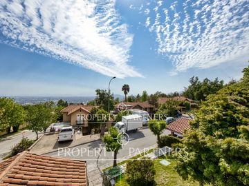 Venta de remodela y amplia casa en Club de Campo Norte , Peñalolén