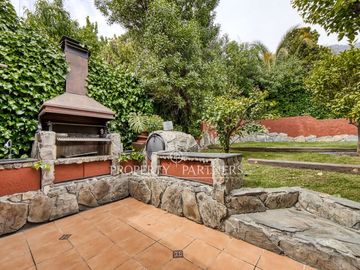 Venta de remodela y amplia casa en Club de Campo Norte , Peñalolén