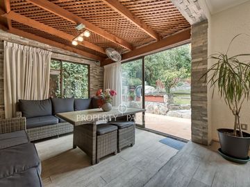 Venta de remodela y amplia casa en Club de Campo Norte , Peñalolén
