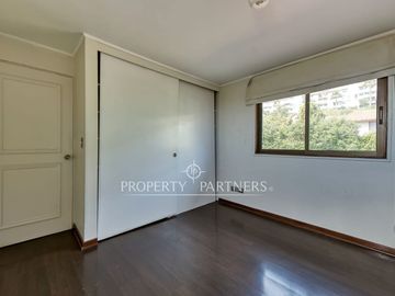 Venta de remodela y amplia casa en Club de Campo Norte , Peñalolén