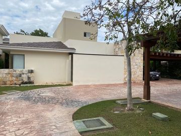 Hermosa villa Serena Yucatán Country Club