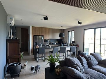 RENTA HERMOSO DEPARTAMENTO INTELIGENTE AMUEBLADO EN VALLE DE JURIQUILLA.