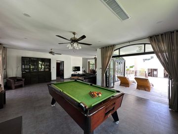 house for sale, 5 bedrooms, 5 bathrooms.