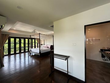 house for sale, 5 bedrooms, 5 bathrooms.