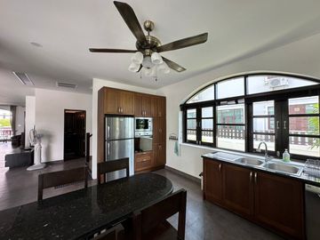 house for sale, 5 bedrooms, 5 bathrooms.