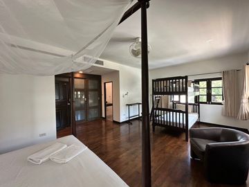 house for sale, 5 bedrooms, 5 bathrooms.