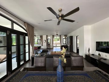 house for sale, 5 bedrooms, 5 bathrooms.
