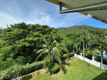 house for sale, 5 bedrooms, 5 bathrooms.
