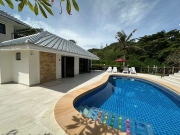 house for sale, 5 bedrooms, 5 bathrooms.