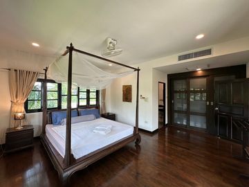 house for sale, 5 bedrooms, 5 bathrooms.
