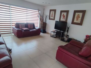 TE IMAGINAS VIVIR EN ESTA LINDA CASA EN  SOLARES ZAPOPAN