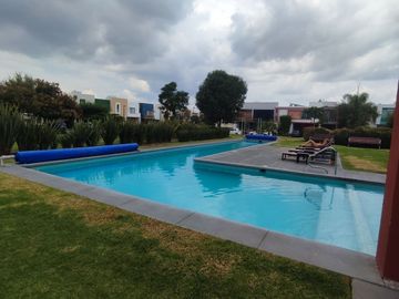 TE IMAGINAS VIVIR EN ESTA LINDA CASA EN  SOLARES ZAPOPAN