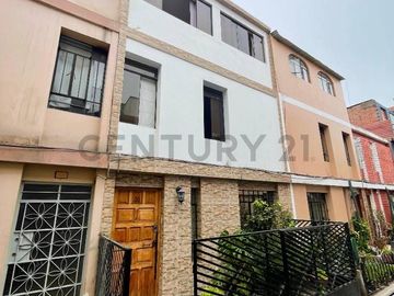 Vendo hermoso chalet en condominio - Cerca de la estación del Metropolitano