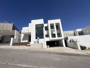 CASA  EN VENTA, EN LOMAS DE SAN CHARBEL