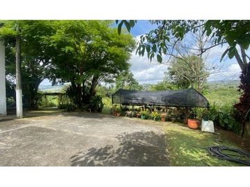 INCOMPARABLE FINCA CON HERMOSA CASA EN DAGUA MUY CERCA A CALI