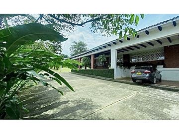 INCOMPARABLE FINCA CON HERMOSA CASA EN DAGUA MUY CERCA A CALI