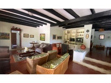 INCOMPARABLE FINCA CON HERMOSA CASA EN DAGUA MUY CERCA A CALI