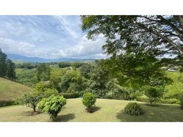 INCOMPARABLE FINCA CON HERMOSA CASA EN DAGUA MUY CERCA A CALI