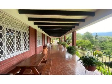 INCOMPARABLE FINCA CON HERMOSA CASA EN DAGUA MUY CERCA A CALI