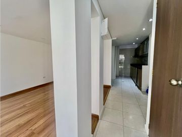 Casa de tres niveles en venta en Suba