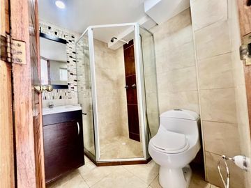 Casa de tres niveles en venta en Suba