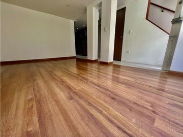 Casa de tres niveles en venta en Suba
