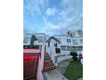 ALQUILO CASA AMOBLADA  SECTOR PINARES ALTO COD 7653468