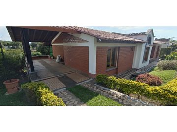 SE ALQUILA COMODA CASA CAMPESTRE SECTOR CONDINA