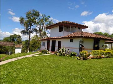 SE VENDE EXCELENTE FINCA EN ALCALA
