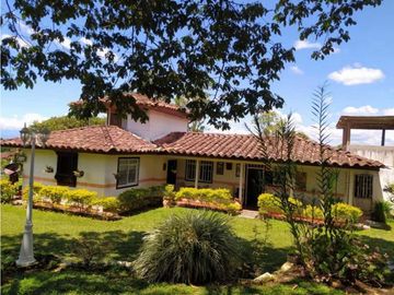 SE VENDE EXCELENTE FINCA EN ALCALA