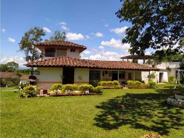 SE VENDE EXCELENTE FINCA EN ALCALA