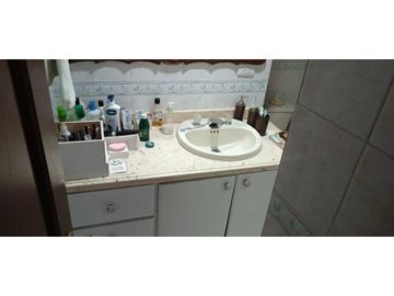 SE VENDE COMODA CASA EN EL SECTOR DE LA AV SUR