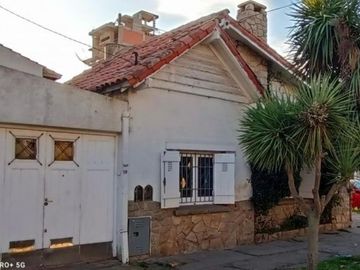 VENDO CHALET DE ESTILO EN LA PERLA A METROS DE LA PLAYA