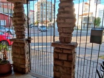 VENDO CHALET DE ESTILO EN LA PERLA A METROS DE LA PLAYA