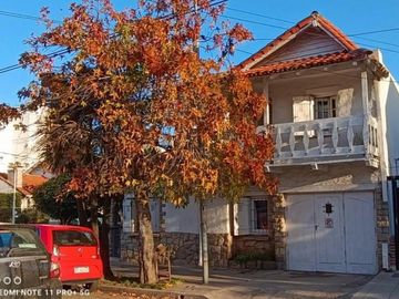 VENDO CHALET DE ESTILO EN LA PERLA A METROS DE LA PLAYA