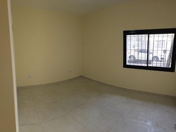 Refaccionada a Nuevo Casa sobre lote propio 8.66x16 3 Ambientes con Garage Terraza y Patio