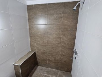 Refaccionada a Nuevo Casa sobre lote propio 8.66x16 3 Ambientes con Garage Terraza y Patio