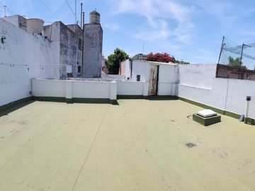 Refaccionada a Nuevo Casa sobre lote propio 8.66x16 3 Ambientes con Garage Terraza y Patio