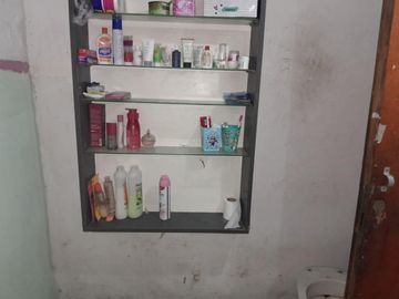 Casa Americana en VENTA a pocos metros del colectivo local en Glew.-