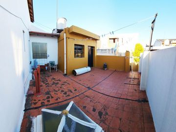 Casa pb 4 ambientes con garage para 2 autos y fondo libre 8.66x20.50