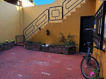 Casa pb 4 ambientes con garage para 2 autos y fondo libre 8.66x20.50