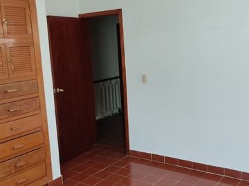 SE VENDE AMPLIA  CASA EN FRACCIONAMIENTO BUGAMBILIAS $3,000,000.00