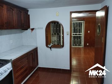 SE VENDE AMPLIA  CASA EN FRACCIONAMIENTO BUGAMBILIAS $3,000,000.00